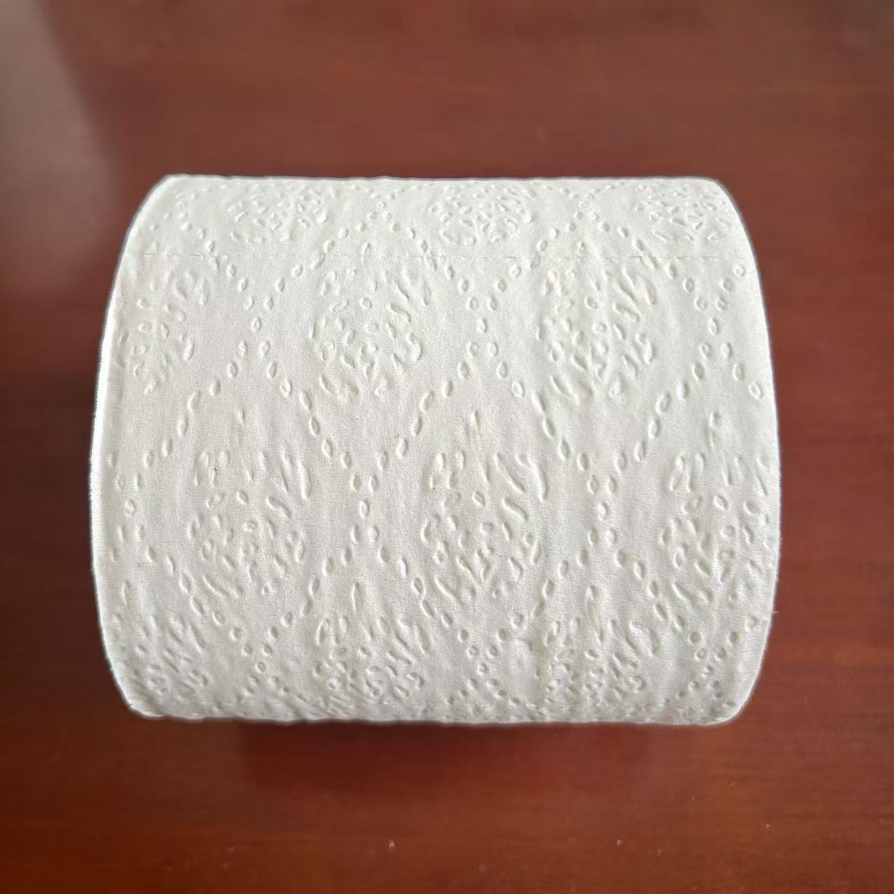 Hodvábne jemný toaletný papier – detail rolky